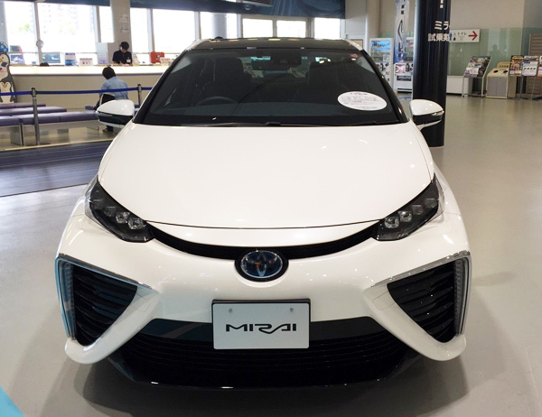 FCV燃料電池自動車トヨタMIRAI（ミライ）