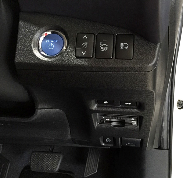 FCV燃料電池自動車トヨタMIRAI（ミライ）スタートボタン