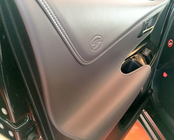 トヨタ・ハリアー特別仕様車　PREMIUM“Style ASH”　後席ドア内側