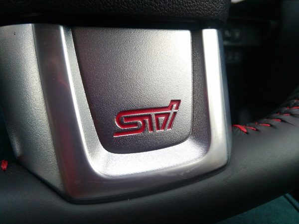 スバル・レヴォーグ　 2.0STI Sport EyeSight　ステアリング