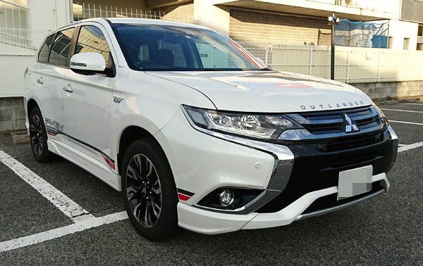 三菱・アウトランダーPHEV　試乗車