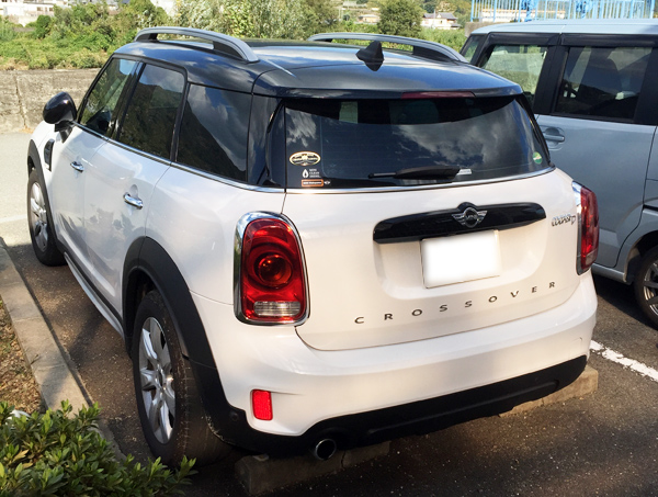 MINI Cooper D Crossover　左斜め後ろから